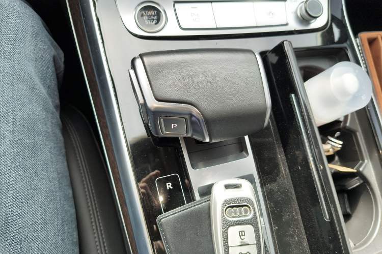 Used Audi Q7 2021 45 TFSI quattro S line Sport model Gear Lever