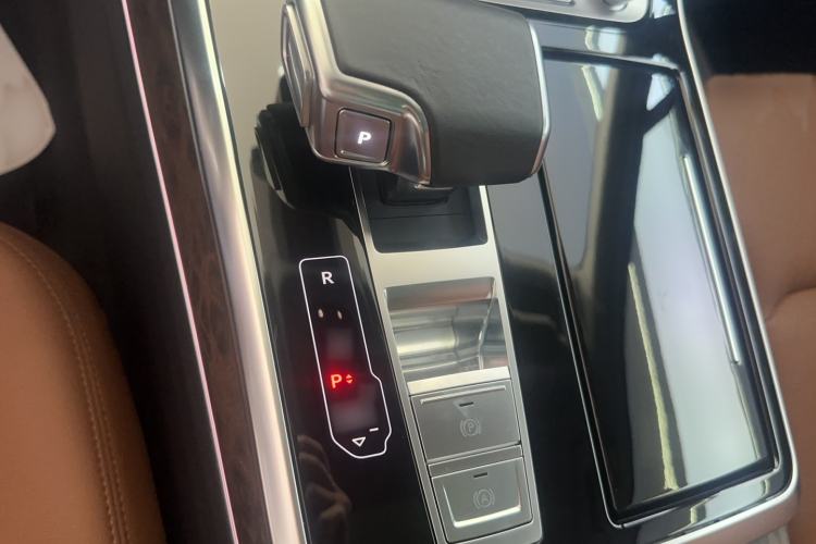 Used Audi Q7 2021 55 TFSI quattro S line Sport model Gear Lever