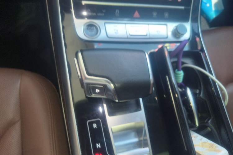 Used Audi Q7 2021 45 TFSI quattro S line Sport model Gear Lever