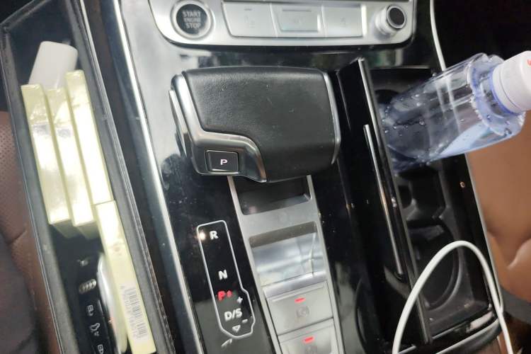 Used Audi Q7 2021 55 TFSI quattro S line Sport model Gear Lever