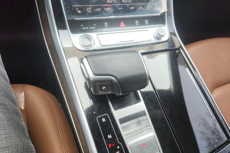Used Audi Q7 2021 55 TFSI quattro S line Sport model Gear Lever