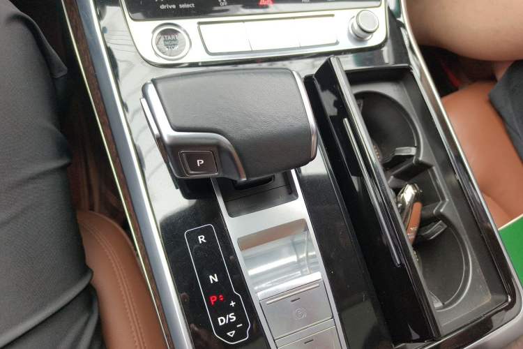 Used Audi Q7 2021 45 TFSI quattro S line Sport model Gear Lever