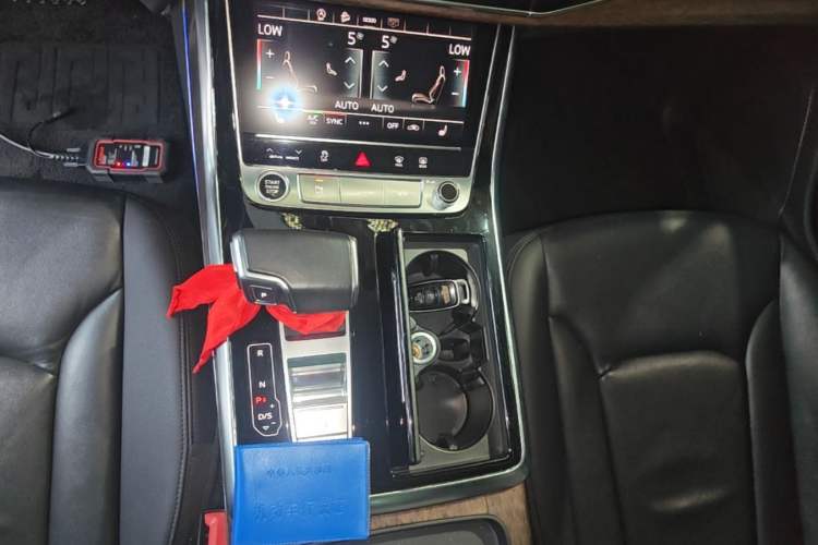 Used Audi Q7 2021 45 TFSI quattro S line Sport model Gear Lever