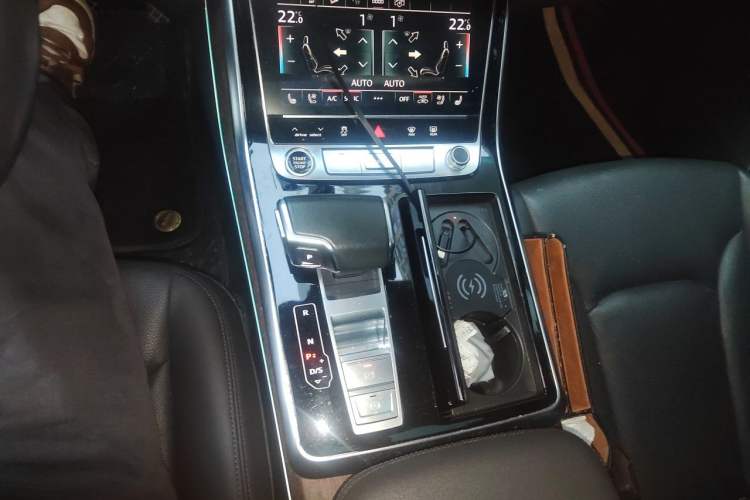 Used Audi Q7 2021 55 TFSI quattro S line Sport model Gear Lever