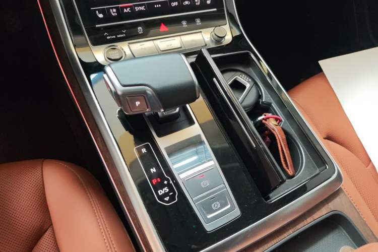 Used Audi Q7 2021 55 TFSI quattro S line Sport model Gear Lever