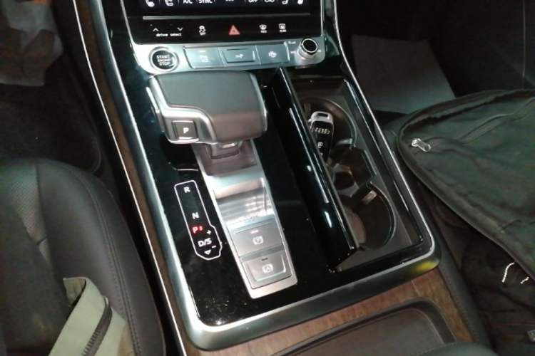 Used Audi Q7 2021 55 TFSI quattro S line Sport model Gear Lever