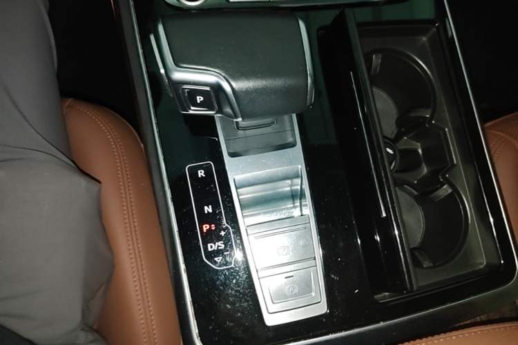 Used Audi Q7 2021 55 TFSI quattro S line Sport model Gear Lever