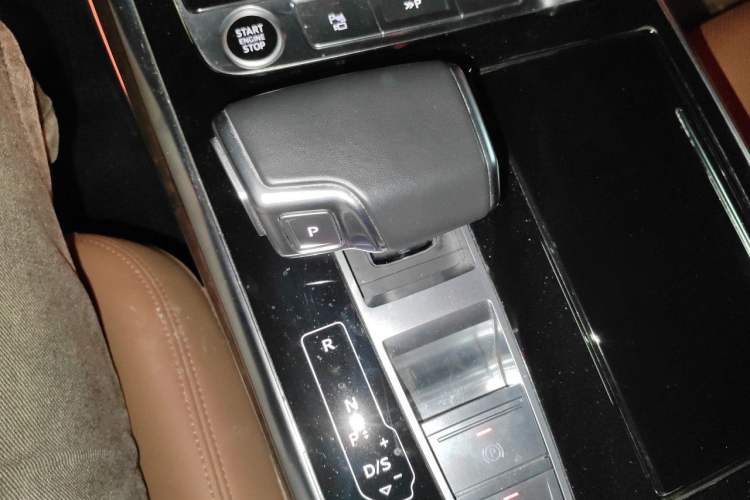 Used Audi Q7 2021 55 TFSI quattro S line Sport model Gear Lever