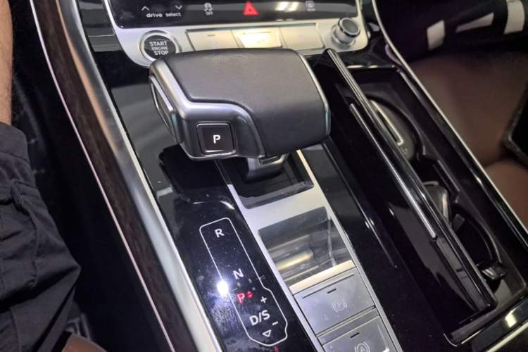 Used Audi Q7 2021 55 TFSI quattro S line Sport model Gear Lever