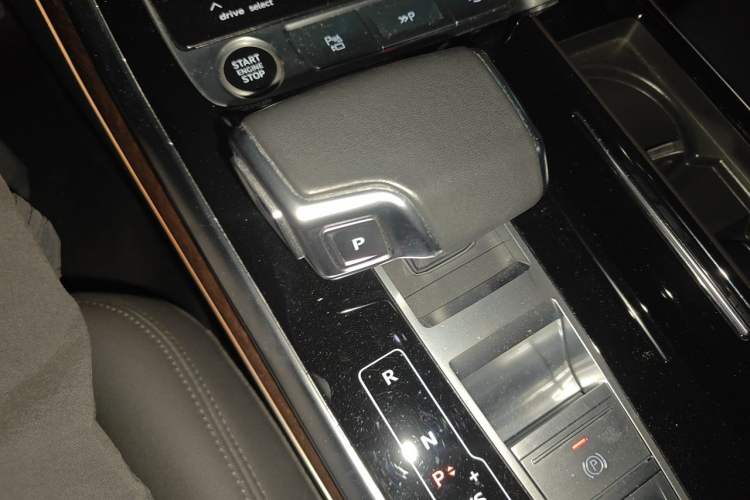Used Audi Q7 2021 55 TFSI quattro S line Sport model Gear Lever