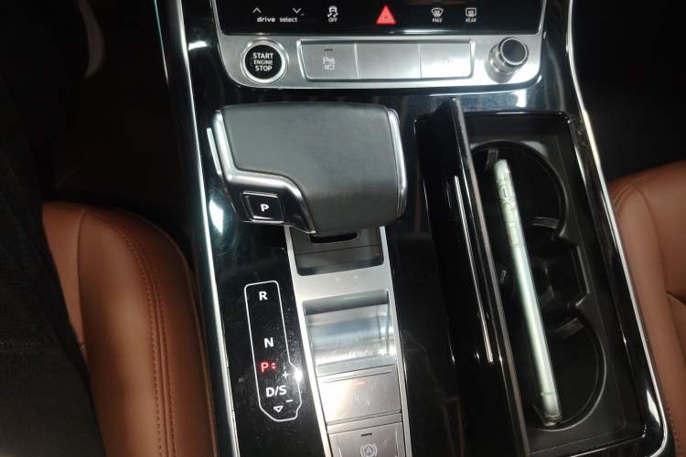 Used Audi Q7 2021 45 TFSI quattro S line Sport model Gear Lever