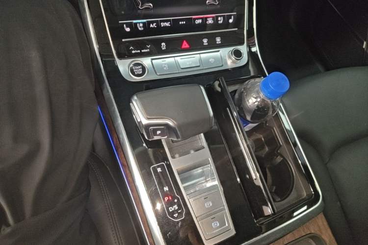 Used Audi Q7 2021 55 TFSI quattro S line Sport model Gear Lever