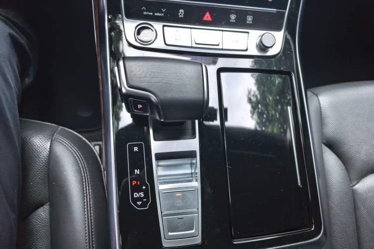 Used Audi Q7 2021 55 TFSI quattro S line Sport model Gear Lever
