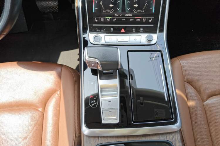 Used Audi Q7 2021 55 TFSI quattro S line Sport model Gear Lever