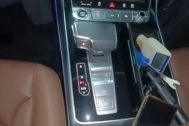 Used Audi Q7 2021 55 TFSI quattro S line Sport model Gear Lever