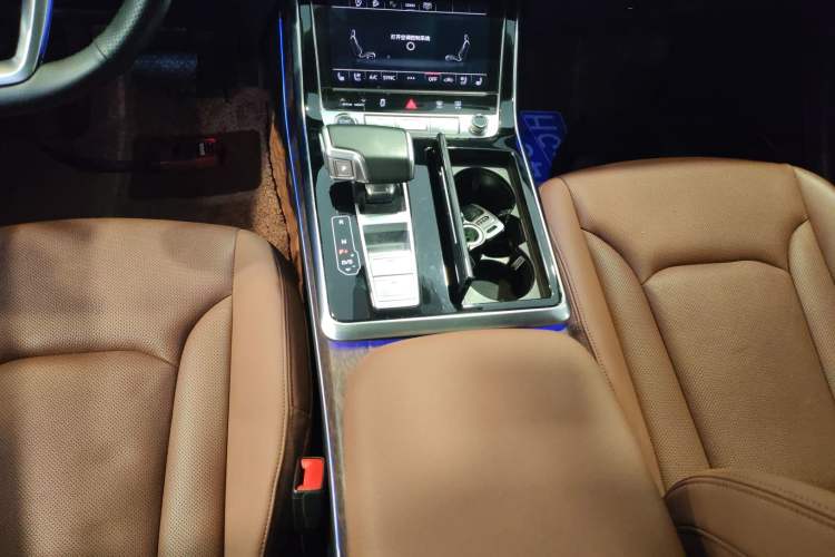 Used Audi Q7 2021 55 TFSI quattro S line Sport model Gear Lever