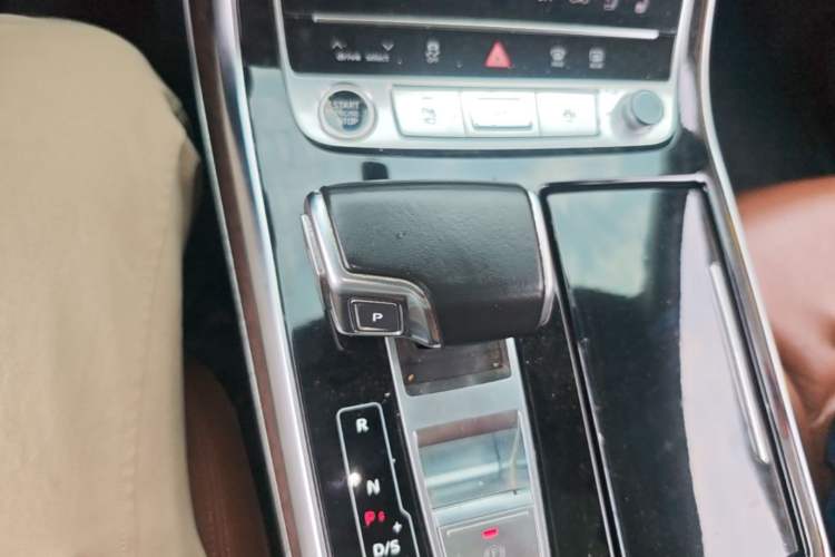 Used Audi Q7 2021 55 TFSI quattro S line Sport model Gear Lever