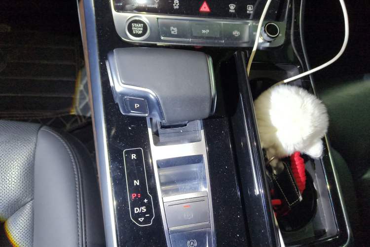 Used Audi Q7 2021 55 TFSI quattro S line Sport model Gear Lever