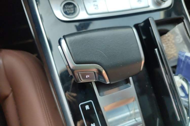 Used Audi Q7 2021 45 TFSI quattro S line Sport model Gear Lever