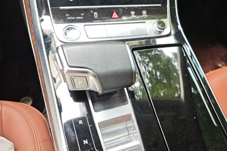 Used Audi Q7 2021 45 TFSI quattro S line Sport model Gear Lever