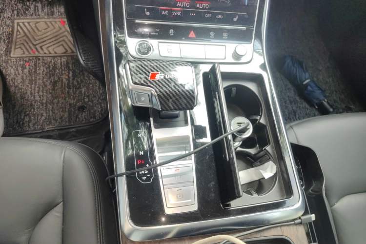 Used Audi Q7 2021 45 TFSI quattro S line Sport model Gear Lever