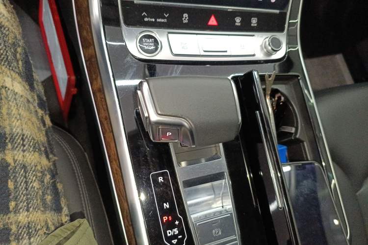 Used Audi Q7 2021 55 TFSI quattro S line Sport model Gear Lever