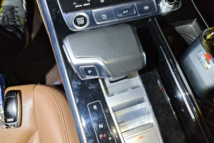 Used Audi Q7 2021 55 TFSI quattro S line Sport model Gear Lever