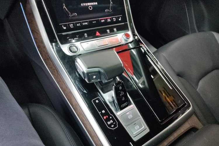 Used Audi Q7 2021 55 TFSI quattro S line Sport model Gear Lever