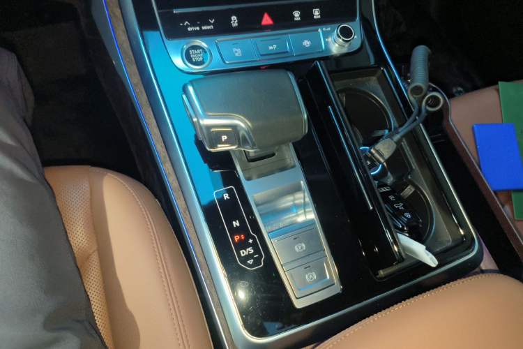 Used Audi Q7 2021 55 TFSI quattro S line Sport model Gear Lever