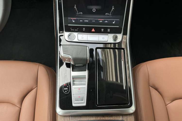 Used Audi Q7 2021 45 TFSI quattro S line Sport model Gear Lever