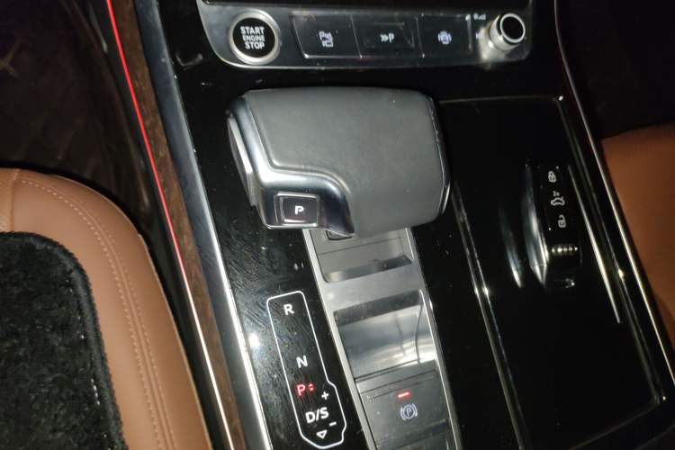Used Audi Q7 2021 55 TFSI quattro S line Sport model Gear Lever