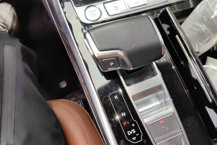 Used Audi Q7 2021 55 TFSI quattro S line Sport model Gear Lever