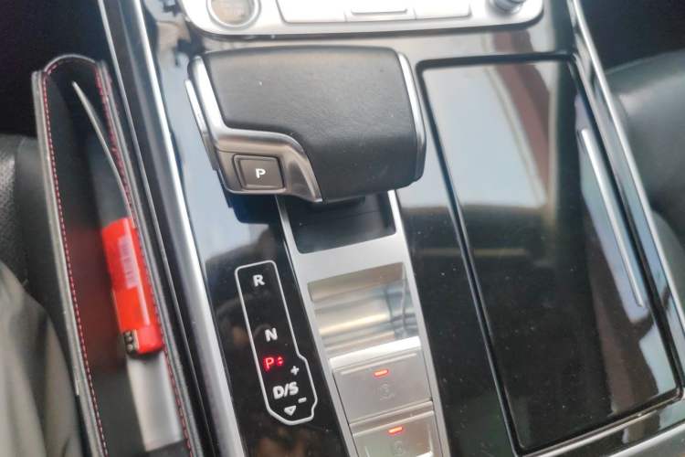 Used Audi Q7 2021 55 TFSI quattro S line Sport model Gear Lever