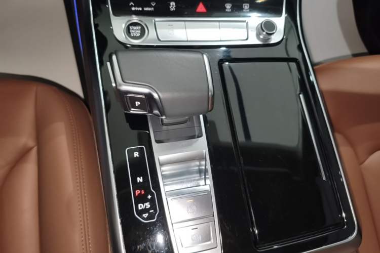 Used Audi Q7 2021 45 TFSI quattro S line Sport model Gear Lever