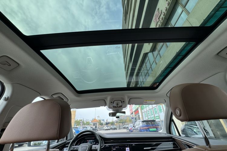Used Audi Q7 2021 45 TFSI quattro S line Sport model Headliner