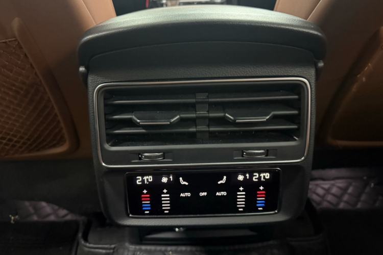 Used Audi Q7 2021 55 TFSI quattro S line Sport model Interior 10
