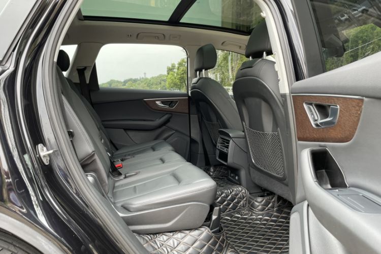 Used Audi Q7 2021 45 TFSI quattro S line Sport model Interior 11