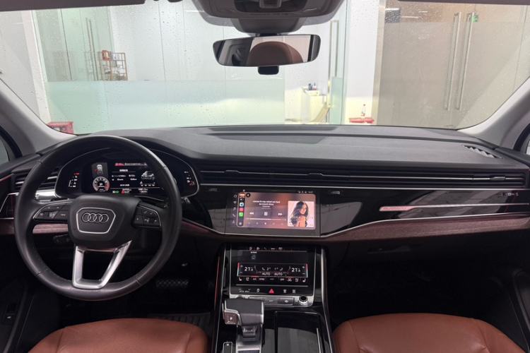 Used Audi Q7 2021 55 TFSI quattro S line Sport model Interior 2