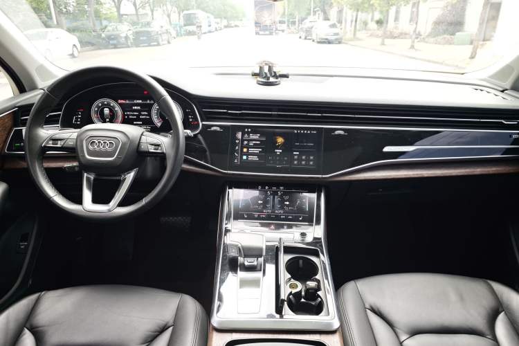 Used Audi Q7 2021 45 TFSI quattro S line Sport model Interior 2