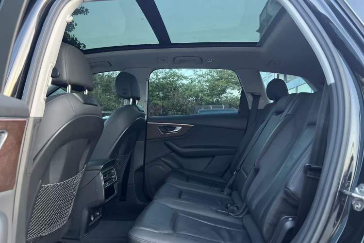 Used Audi Q7 2021 45 TFSI quattro S line Sport model Interior 2