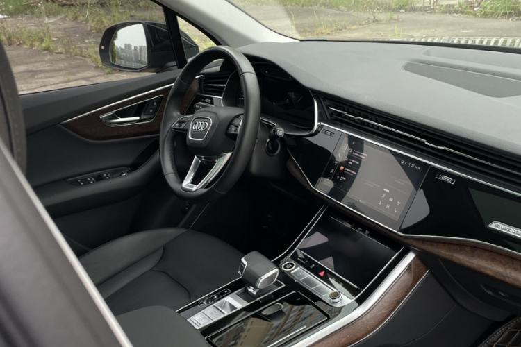 Used Audi Q7 2021 45 TFSI quattro S line Sport model Interior 2