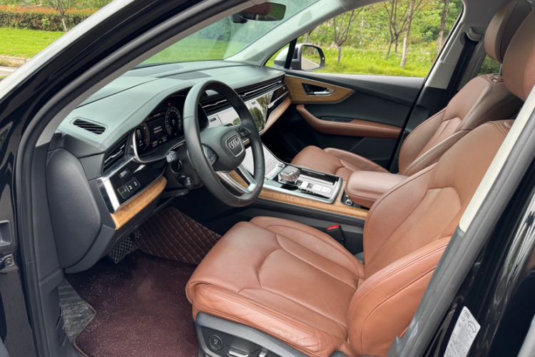 Used Audi Q7 2021 55 TFSI quattro S line Prestige Edition Interior 2