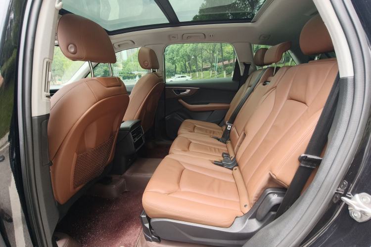 Used Audi Q7 2021 45 TFSI quattro S line Sport model Interior 2