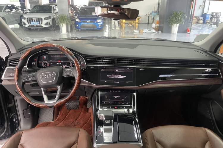 Used Audi Q7 2021 45 TFSI quattro S line Sport model Interior 3