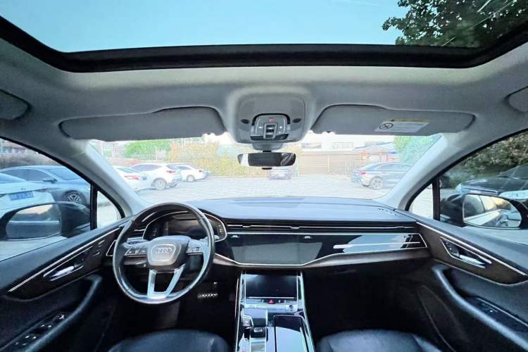 Used Audi Q7 2021 45 TFSI quattro S line Sport model Interior 3