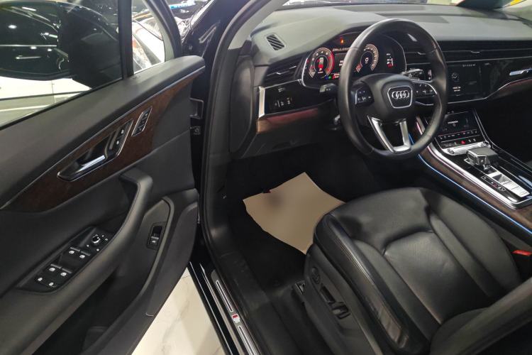 Used Audi Q7 2021 55 TFSI quattro S line Sport model Interior 3