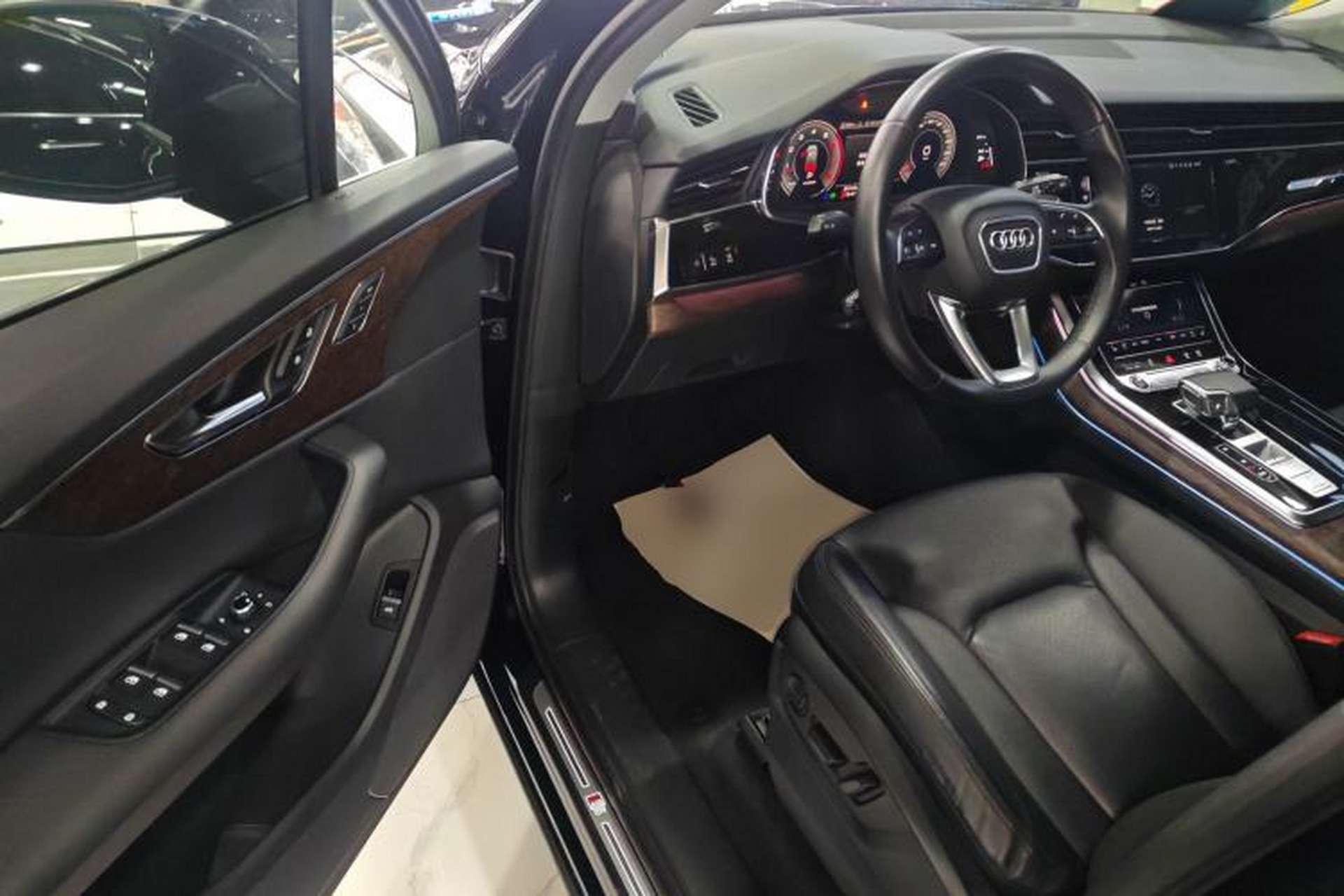 Used Audi Q7 2021 55 TFSI quattro S line Sport model Interior 3