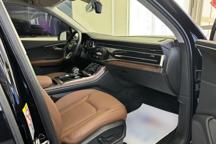 Used Audi Q7 2021 55 TFSI quattro S line Sport model Interior 4