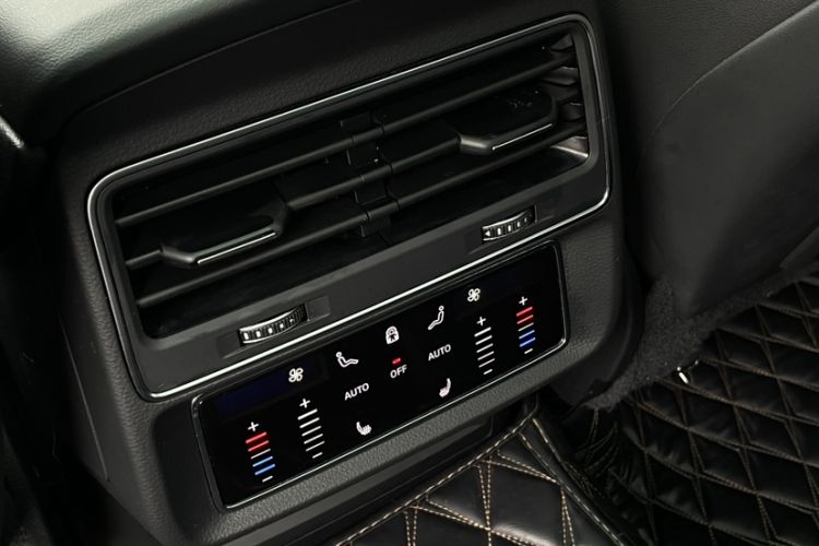 Used Audi Q7 2021 45 TFSI quattro S line Sport model Interior 4