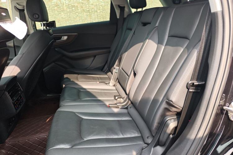 Used Audi Q7 2021 45 TFSI quattro S line Sport model Interior 4